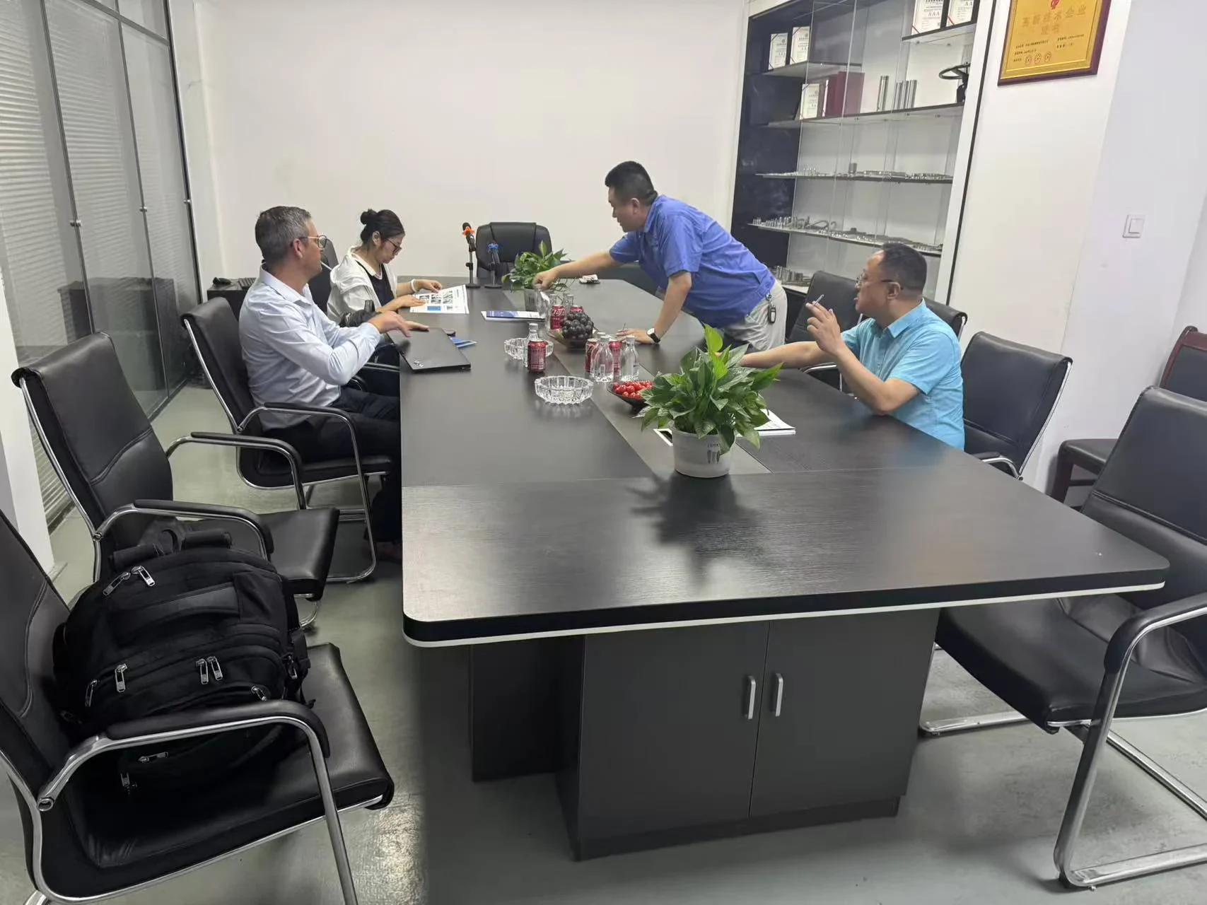 Discussing requirements with customers
